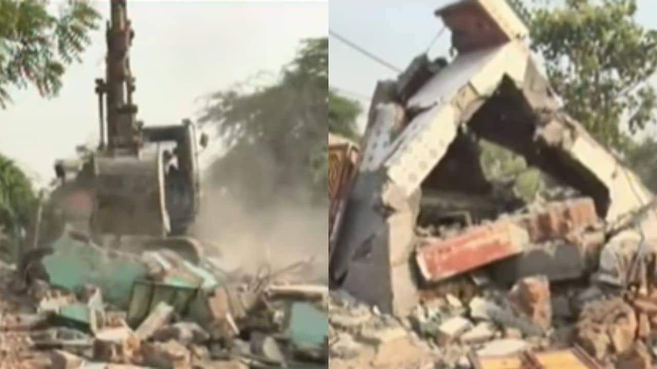 ચંડોળા તળાવ : ગેરકાયદે મકાનો બાદ હવે ધાર્મિક સ્થળો પર તંત્રનું બુલડોઝર ફરી વળ્યું – જુઓ Video