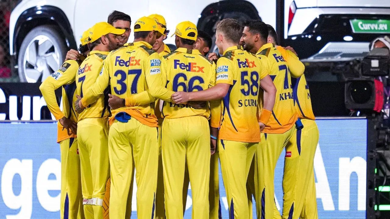 IPL 2025માં ચેન્નાઈ સુપર કિંગ્સનું પ્રદર્શન ખૂબ જ ખરાબ રહ્યું છે. તેઓ 11 મેચમાં 9 હાર સાથે પોઈન્ટ ટેબલમાં સૌથી નીચે છે. હવે તેમની પાસે ફક્ત 3 મેચ બાકી છે. 