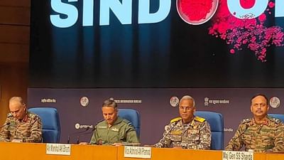 ઓપરેશન સિદૂંરના શૌર્યપ્રેરક હુમલા બાદ, ભારતીય સૈન્યની ત્રણેય પાંખના ઓપરેશનલ વડાઓની પ્રેસ કોન્ફરન્સ યોજાઈ હતી.