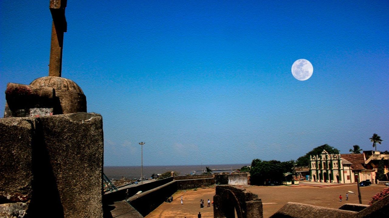 મુસ્લિમ શાસન દરમિયાન દમણમાં ગુજરાત સુલતાનતનો કેટલાક સમય માટે કબજો રહ્યો. આ દરમિયાન દમણમાં વાણિજ્યનો વિકાસ થયો. (Credits: - Wikipedia)