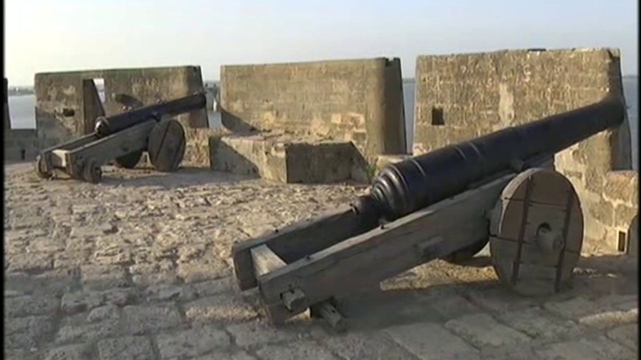 2020માં આ કેન્દ્રશાસિત પ્રદેશોનું એકીકરણ થયું અને "દાદરા અને નગર હવેલી અને દમણ અને દીવ" નામથી નવા કેન્દ્રશાસિત પ્રદેશની રચના કરવામાં આવી. ( આ માહિતી વિવિધ ઐતિહાસિક તથ્યો અને સંશોધનો પર આધારિત છે.  વિગતવાર માહિતી માટે, ઇતિહાસના પ્રમાણભૂત ગ્રંથો અને સંશોધનોનો અભ્યાસ કરવો ઉચિત રહેશે.) 