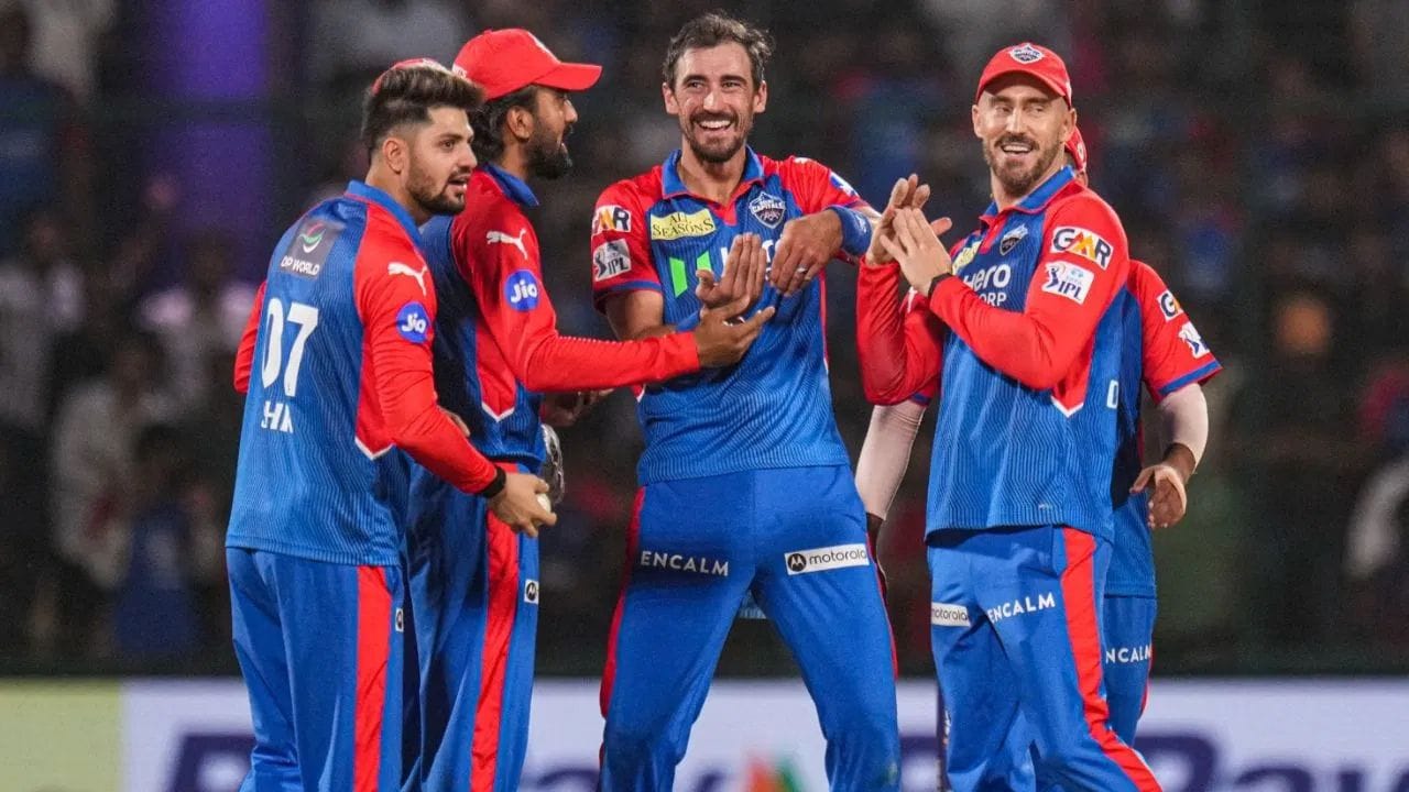 દિલ્હી માટે સારી વાત એ છે કે ડુ પ્લેસિસને કેપ્ટનશીપનો સારો અનુભવ છે. રોયલ ચેલેન્જર્સ બેંગલુરુની કેપ્ટનશીપ કરી ચૂકેલો ફાફ ડુ પ્લેસિસ પોતાના અનુભવથી દિલ્હીને નવી દિશા આપી શકે છે. તાજેતરની ઈજા બાદ, તે હવે ફિટ છે અને કેપ્ટનશીપની જવાબદારી સંભાળવા માટે તૈયાર છે. આ મેચમાં દિલ્હી માટે ડુ પ્લેસિસની આક્રમક બેટિંગ અને વ્યૂહાત્મક વિચારસરણી મહત્વપૂર્ણ રહેશે.