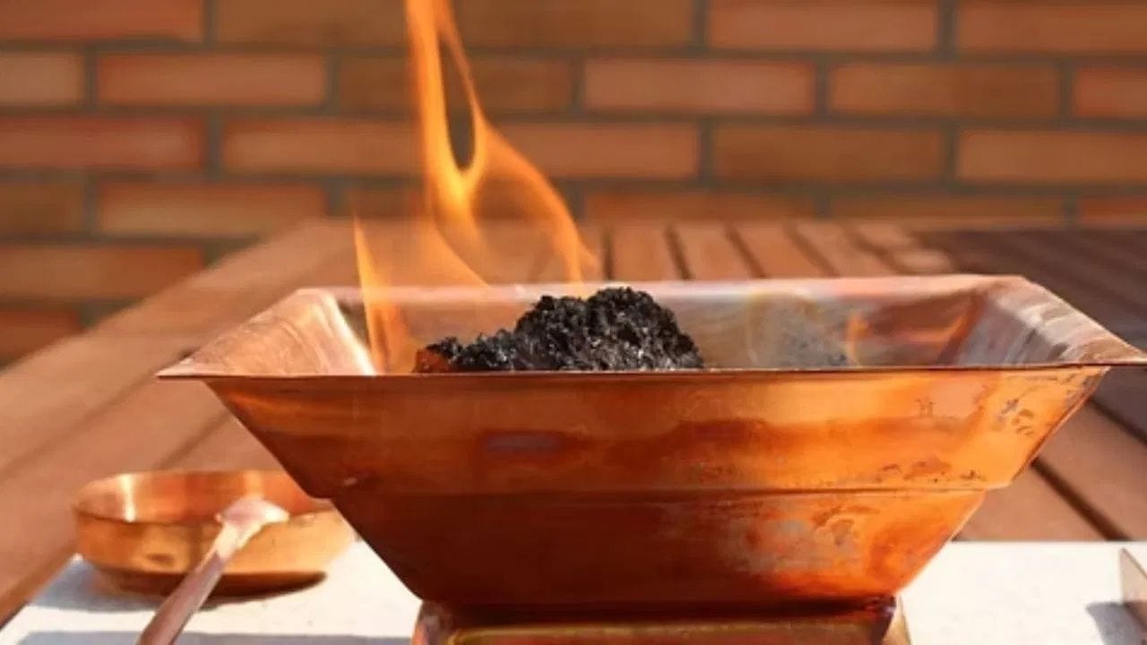 દેસાઈ અટક ભારતની જાણી અટકમાંથી એક અટક છે. જે ખાસ કરીને મહારાષ્ટ્ર, ગુજરાત, કર્ણાટક અને આંધ્રપ્રદેશ જેવા રાજ્યોમાં જોવા મળે છે. તેનો અર્થ અને ઈતિહાસ સાંસ્કૃતિક અને સામાજિક રીતે મહત્વપૂર્ણ છે.