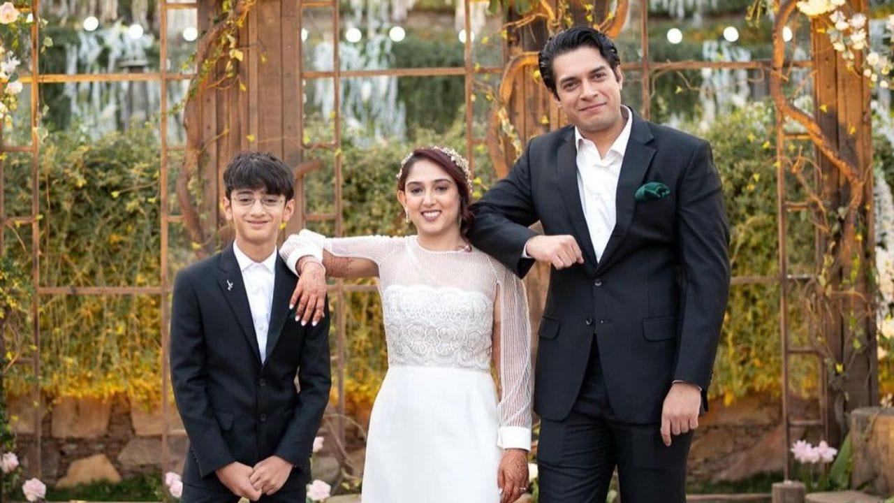 જો આપણે માસિક ફીની વાત કરીએ તો મહિનાના 14,000 ફી છે. તેમજ 8 થી 10ની ફી 5.9 લાખ રુપિયા છે. ધોરણ 11 અને 12ની અંદાજે 9.65 લાખ રુપિયા છે. પરંતુ આ માત્ર ટ્યુશન ફી છે.