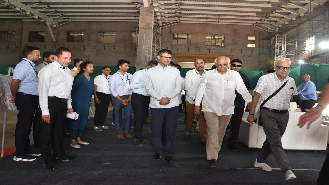 ધોલેરા SIR ખાતે પ્રગતિમાં હોય તેવા 12 જેટલા પ્રોજેક્ટસ ડેવલપર્સે પણ મુખ્યમંત્રી ભૂપેન્દ્ર પટેલ સમક્ષ પોતાના પ્રોજેક્ટસની પ્રગતિ તેમજ બાંધકામ આયોજન સહિતના ભવિષ્યના રોડમેપનું પ્રેઝન્ટેશન કર્યું હતું.