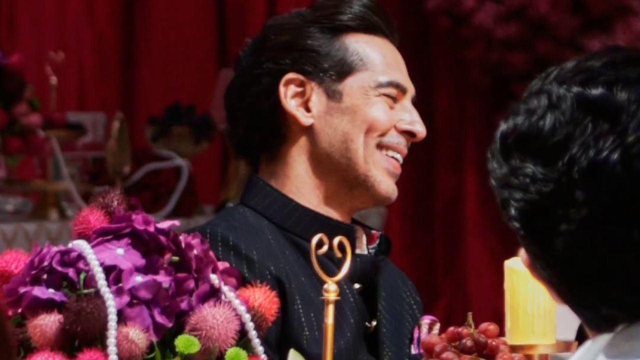  2021માં, તેમની વેબ સિરીઝ ધ એમ્પાયર રિલીઝ થઈ જેમાં ડીનોએ નેગેટિવ ભૂમિકા ભજવી હતી. આ ભૂમિકાએ તેની કારકિર્દીમાં નવો પ્રાણ ફૂંક્યો હોય તેવું લાગતું હતું. ચાહકોને એટલો બધો પસંદ કરવામાં આવ્યો કે મુખ્ય ભૂમિકા ભજવનાર કુણાલ કપૂર કરતાં તેમની વધુ ચર્ચા થઈ. આ હોટસ્ટારની શ્રેષ્ઠ સિરીઝમાંની એક છે.