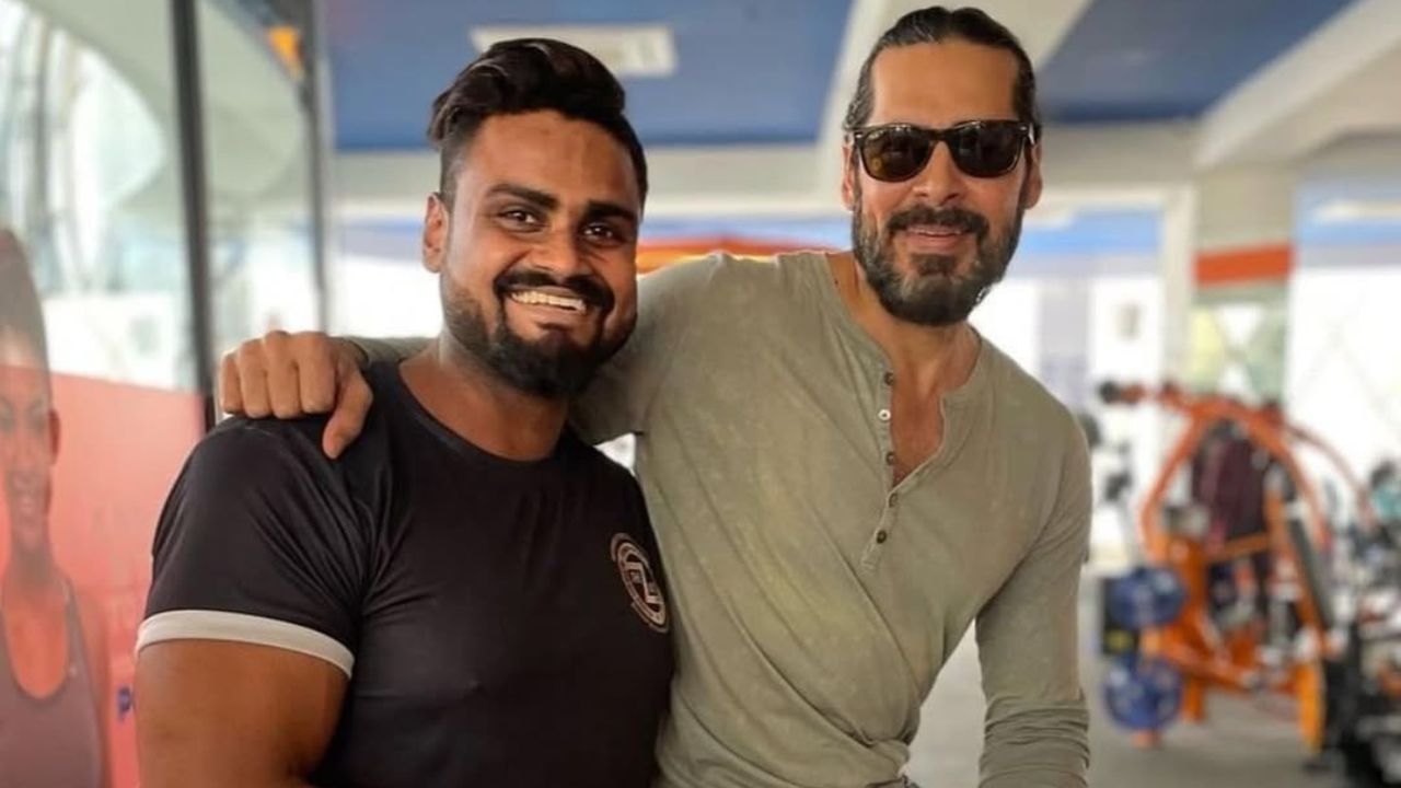 ફિલ્મોમાં અભિનયની સાથે, ડીનો મોરિયા તેમની પ્રોડક્શન કંપની ક્લોક વર્કના બેનર હેઠળ જાહેરાત ફિલ્મોનું નિર્માણ કરી રહ્યા છે.બિપાશા ઉપરાંત, ડીનોનું નામ ઘણી અન્ય અભિનેત્રીઓ સાથે જોડાયું હતું.