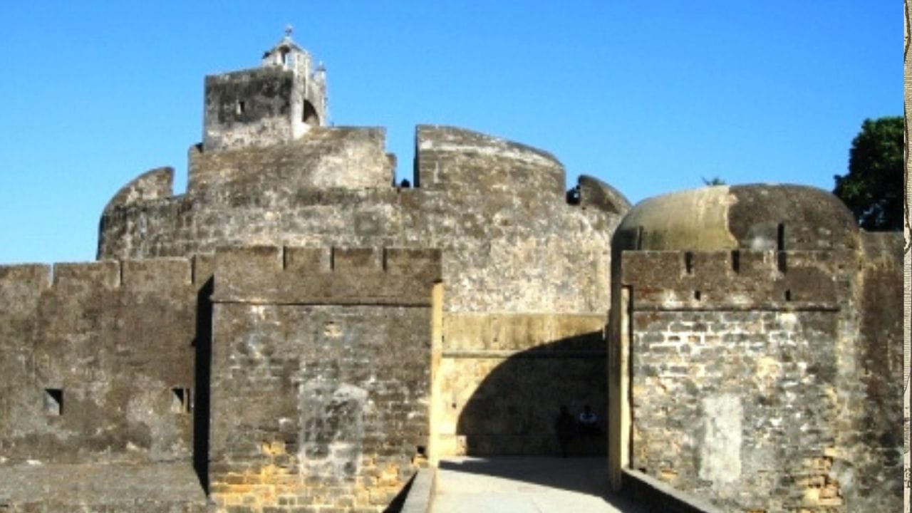 ( આ માહિતી વિવિધ ઐતિહાસિક તથ્યો અને સંશોધનો પર આધારિત છે. વિગતવાર માહિતી માટે, ઇતિહાસના પ્રમાણભૂત ગ્રંથો અને સંશોધનોનો અભ્યાસ કરવો ઉચિત રહેશે.) (Credits: - Wikipedia)