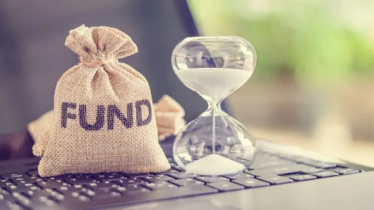 આમ જોવા જઈએ તો, વર્ષોથી ઘણા લોકો FDમાં ઇન્વેસ્ટ કરે છે. જો કે, આજના સમયમાં એવા ઘણા વિકલ્પો છે કે જે FD કરતાં પણ વધુ સારું રિટર્ન આપી શકે છે.