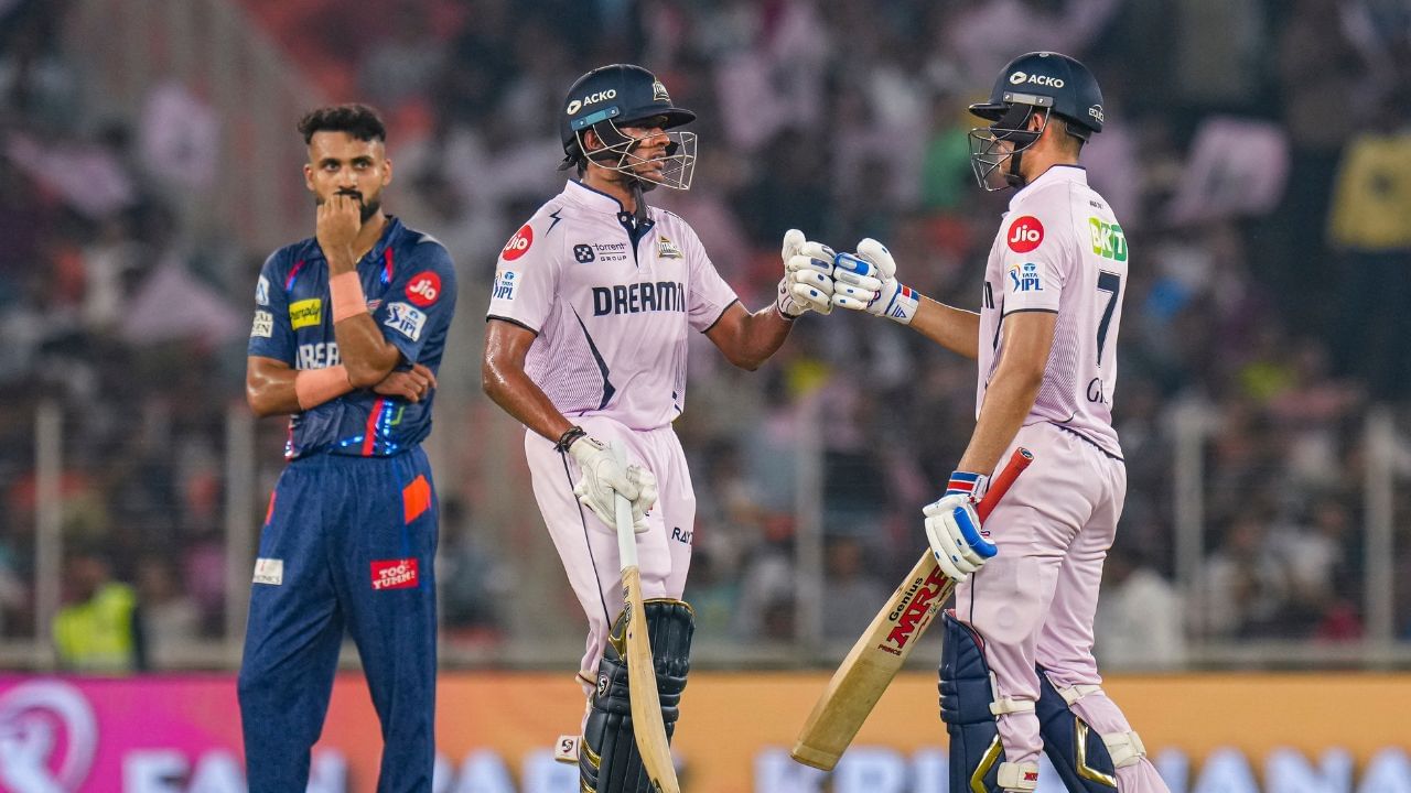 LSG વિરુદ્ધ મેચમાં ગુજરા ટાઈટન્સના કેપ્ટન શુભમન ગિલે ટોસ જીતી પહેલા બોલિંગ કરવાનો નિર્ણય લીધો હતો. જે ખોટો સાબિત થયો હતો.