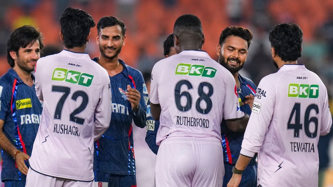 લખનૌએ પહેલા બેટિંગ કરી 235 રન બનાવ્યા હતા. જેના જવાબમાં ગુજરાતની ટીમ 202 રન જ બનાવી શકી હતી. ગુજરાત માટે સાંઈ સુદર્શન અને શુભમન ગિલ સારું પ્રદર્શન કરી શક્યા નહી.