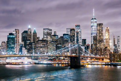 આ વર્ષના ટોપ 10 સૌથી ધનિક શહેરોની યાદીમાં ટોચનું સ્થાન મેળવનાર શહેરમાં ન્યૂયોર્ક અને બે-એરિયાએ બાજી મારી છે. હેનલી એન્ડ પાર્ટનર્સ દ્વારા ન્યૂ વર્લ્ડ વેલ્થના રજૂ કરાયેલા અહેવાલ મુજબ, ન્યૂ યોર્ક અને બે એરિયા જેવા શહેરો આગળ વધી રહ્યા છે. 