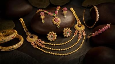 16 મે, 2025ના રોજ સોનાનો ભાવ ઘટીને 95,900 રૂપિયા થયો પરંતુ વર્ષમાં એકંદરે 27 ટકાનો વધારો થયો હતો. આનાથી ઇન્વેસ્ટિંગની દૃષ્ટિએ કમાણીમાં મોટો ફરક પડ્યો છે. તો ચાલો જાણીએ કે, SGB, ETF, મ્યુચ્યુઅલ ફંડ અને ફિઝિકલ ગોલ્ડમાંથી કોણે સૌથી વધુ નફો આપ્યો. 