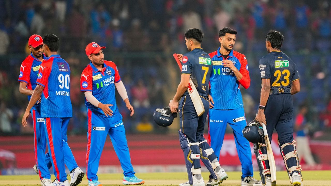 ગુજરાતની 12 મેચ બાદ હવે 9માં જીત સાથે 18 અંક સાથે ટોપ પર છે. તો બીજી બાજુ આરસીબી આ સીઝનમાં 17 અંક સાથે બીજા સ્થાને છે. પંજાબ કિંગ્સના પણ 17 અંક છે. 