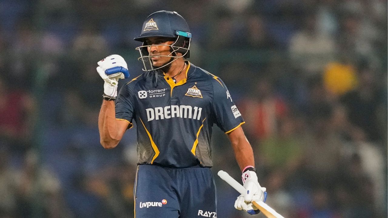 હવે ફક્ત એક જ ટીમ પ્લેઓફ માટે ક્વોલિફાય થઈ શકે છે અને આ સ્થાન માટે ત્રણ ટીમો વચ્ચે સ્પર્ધા છે. દિલ્હી ઉપરાંત, મુંબઈ ઈન્ડિયન્સ અને લખનૌ સુપર જાયન્ટ્સ પણ પ્લેઓફની રેસમાં છે. 