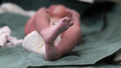 માનસિક સ્વાસ્થ્યની સમસ્યાઓ જેમ કે સ્ટ્રેસ- એગ્ઝાઈટીના કેસ દુનિયાભરમાં ખુબ વધી રહ્યા છે. જો આ પરિસ્થિતિઓનું સમયસર ધ્યાન રાખવામાં ન આવે તો તેનાથી ડિપ્રેશનનું જોખમ વધી શકે છે.જેને ગંભીર સમસ્યા માનવામાં આવે છે.શું તમે જાણો છો કે, એક પ્રકારનું ડિપ્રેશન માત્ર મહિલાઓને થાય છે? જે પોસ્ટપાર્ટમ ડિપ્રેશનના નામથી ઓળખાય છે.