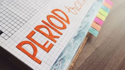 પીરિયડ્સ સાથે જોડાયેલી કેટલીક એવી વાત છે. જેને લઈ મહિલાઓ હંમેશા મુંઝવણમાં રહેતી હોય છે. જેના વિશે તે વધારે જાણતી પણ નથી. પીરિયડ્સ મહિલાઓને દર મહિને આવતા એક સામાન્ય પ્રકિયા છે પરંતુ તેમણે કેટલીક વસ્તુઓનું ધ્યાન રાખવું ખુબ જરુરી છે.