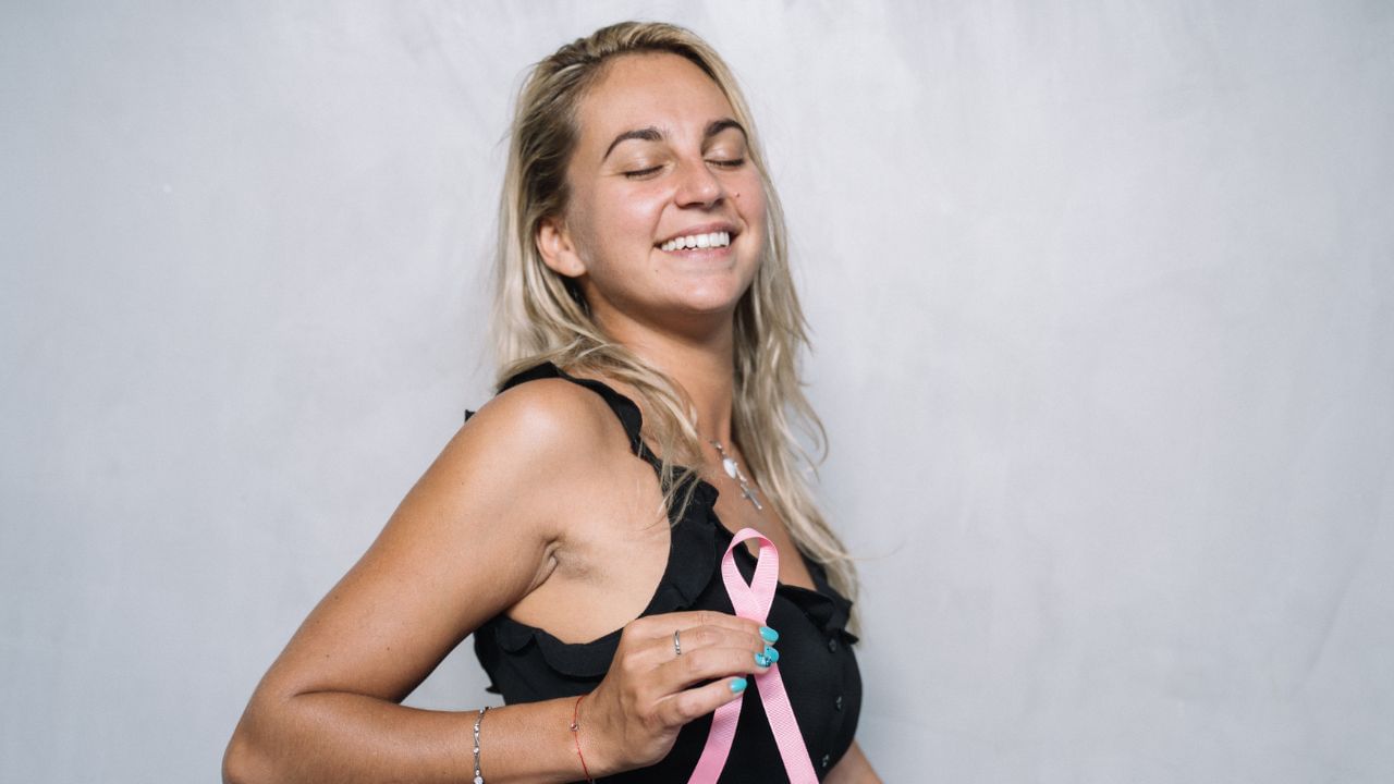 બ્રેસ્ટ કેન્સર સફળ સારવાર થયા બાદ તેના પ્રત્યે સજાગ રહેવું જરુરી છે. ડોક્ટર કહે છે કે, કેન્સર સફળ સારવાર બાદ પણ 15 વર્ષ સુધી બીજી વખત થવાના ચાન્સ રહે છે. એટલા માટે કેન્સર દર્દીઓ પ્રથમ વર્ષમાં દર ત્રીજા મહિને તપાસ કરવામાં આવે છે અને જેમ જેમ વર્ષ આગળ વધે છે તેમ તેમ તપાસની સંખ્યા ઘટતી જાય છે. 