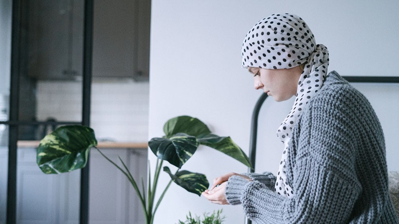  આ સાથે, દર્દીએ સ્વસ્થ લાઈફસ્ટાઈલ અપનાવવી જોઈએ. સ્વસ્થ આહાર, કસરત અને ધૂમ્રપાન અને દારૂ ટાળવાનું પાલન કરવું જોઈએ. આ કેન્સર ફરીથી થવાની શક્યતા ઘટાડવામાં મદદ કરી શકે છે.