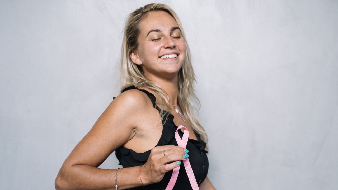 તેમજ સ્તનમાં સોજો દેખાય કે, સ્તનમાં દુખાવો થઈ શકે છે. આ એક સ્પષ્ટ સંકેત છે કે, તેને બિલકુલ નજરઅંદાજ કરવો જોઈએ નહી.