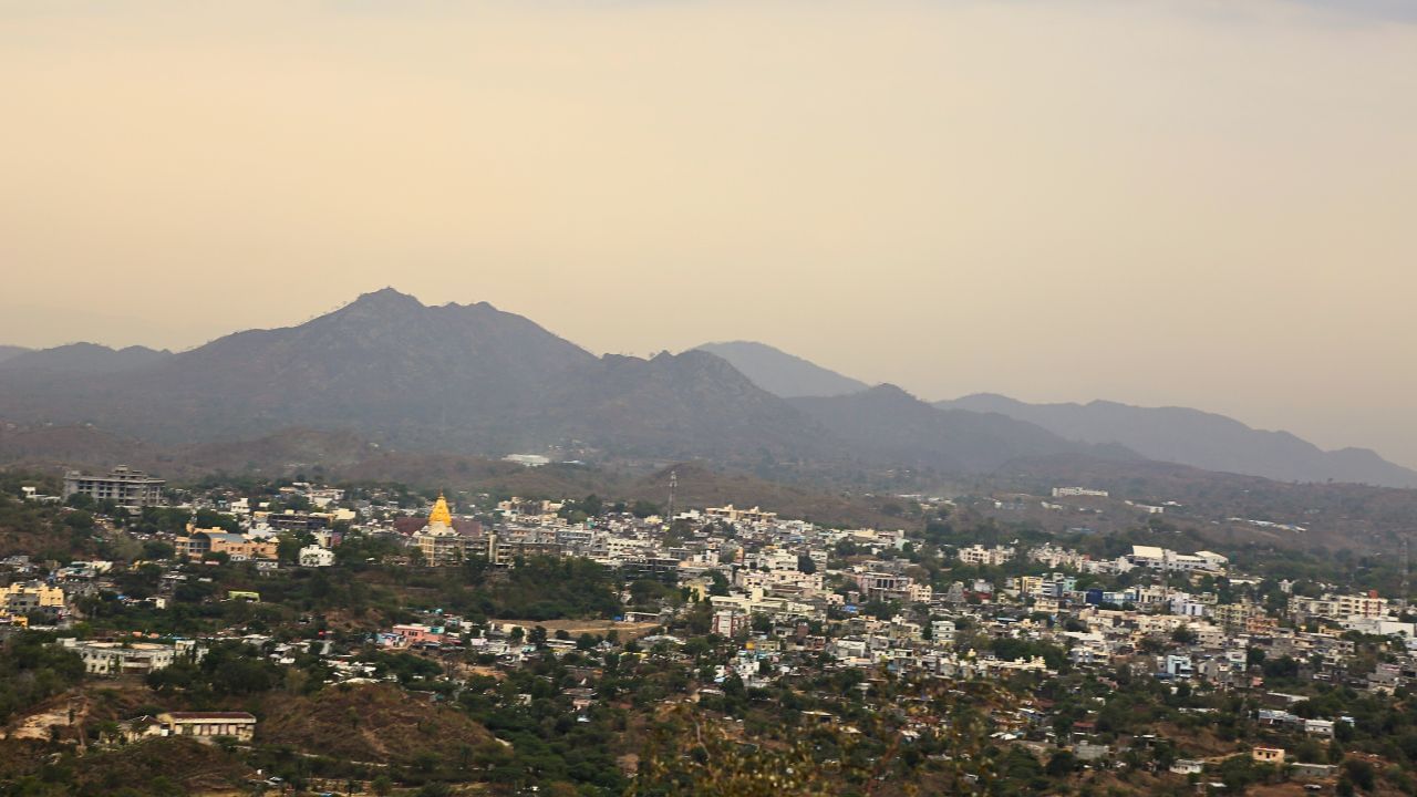 ( આ માહિતી વિવિધ ઐતિહાસિક તથ્યો અને સંશોધનો પર આધારિત છે.  વિગતવાર માહિતી માટે, ઇતિહાસના પ્રમાણભૂત ગ્રંથો અને સંશોધનોનો અભ્યાસ કરવો ઉચિત રહેશે.) 