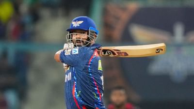 મંગળવારે સીઝનના છેલ્લા લીગ સ્ટેજ મેચમાં લખનૌ સુપર જાયન્ટ્સના કેપ્ટન ઋષભ પંતે RCB સામે 118 રનની શાનદાર ઇનિંગ રમી હતી. આ મેચમાં તેણે 'ફ્લિપ' કરીને પોતાની સદીની ઉજવણી કરી હતી, આ તેના માટે સંતોષકારક ઇનિંગ હતી કારણ કે આ પહેલા, આખી સીઝનમાં તેના બેટમાંથી ફક્ત 151 રન જ આવ્યા હતા.