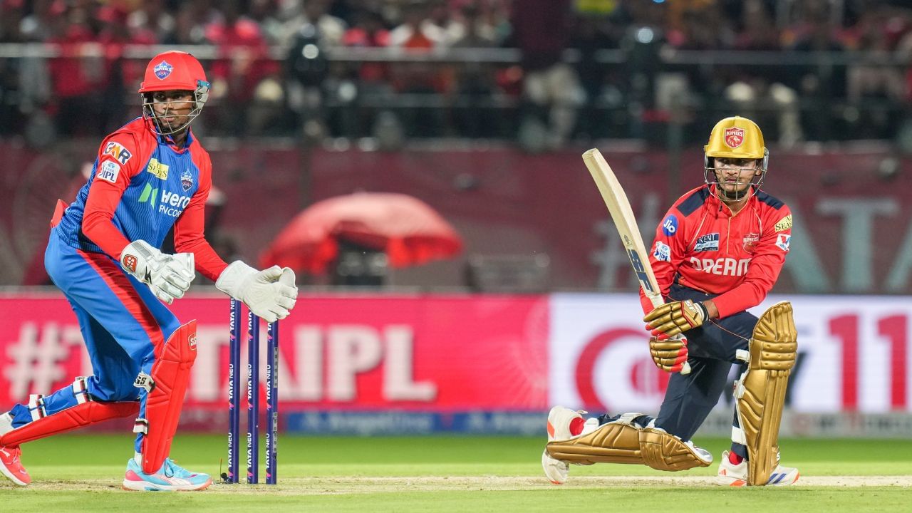 IPL 2025માં 74 માંથી 57 મેચ પૂર્ણ થઈ ગઈ છે. 8 મેના રોજ ધર્મશાલામાં પંજાબ કિંગ્સ (PBKS) અને દિલ્હી કેપિટલ્સ (DC) વચ્ચે 58મી મેચ રમાઈ રહી હતી, જે 10.1 ઓવરની રમત પછી રદ્દ કરવામાં આવી હતી. BCCIએ હજુ સુધી નિર્ણય લીધો નથી કે તે મેચ ફરીથી રમાશે કે નહીં.