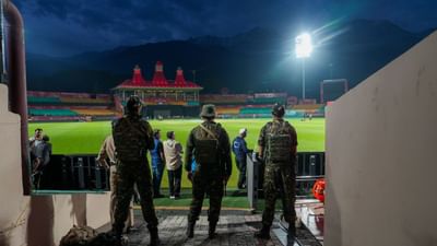 IPL 2025ની 18મી સિઝન 22 માર્ચથી 25 મે દરમિયાન રમવાની હતી. પરંતુ ભારત અને પાકિસ્તાન વચ્ચે યુદ્ધની સ્થિતિના કારણે આ લીગની 58મી મેચ અધવચ્ચે જ રોકી દેવામાં આવી. ત્યારબાદ BCCIએ લીગને એક અઠવાડિયા માટે સ્થગિત કરી દીધી. 