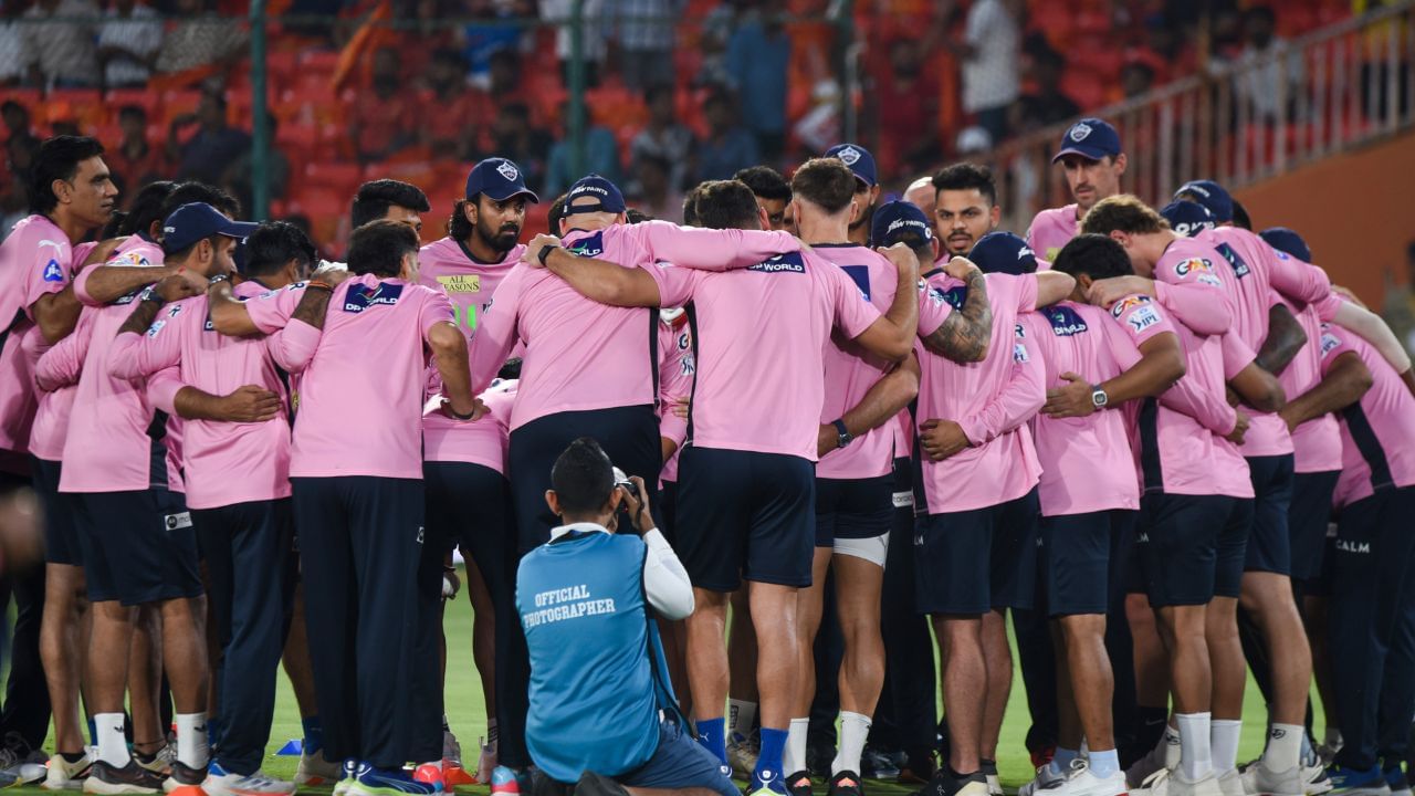 ઈન્ડિયન એક્સપ્રેસના અહેવાલ મુજબ, BCCI આજે રાત્રે (11 મે) સુધીમાં તમામ 10 ટીમોને લીગની બાકીની મેચોના નવા સમયપત્રક વિશે માહિતી આપી શકે છે. જેથી બધી ટીમો પોતાની તૈયારીઓ શરૂ કરી શકે અને ટીમોને એક જગ્યાએ એકત્રિત કરી શકે.