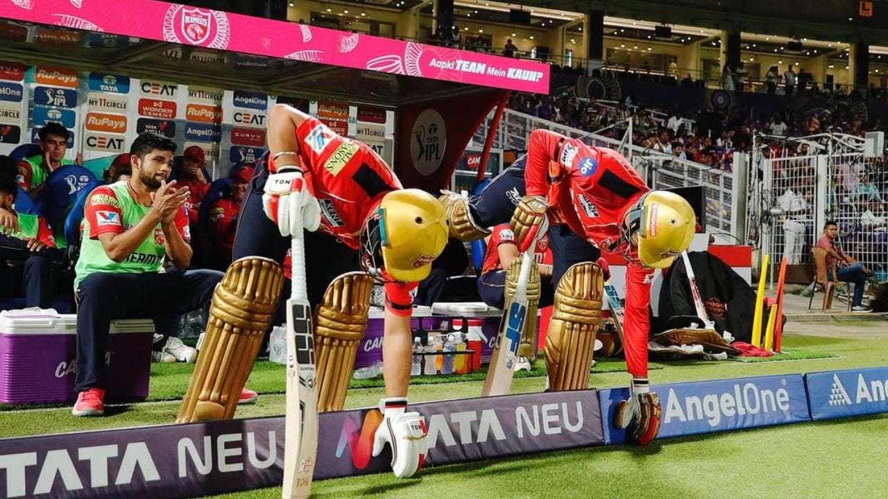  હવે આપણે આજે રમાનારી 2 મેચની વાત કરીએ તો જેનાથી પ્લેઓફની ચિત્ર સ્પષ્ટ થઈ શકે છે. પ્લે ઓફની રેસમાં સામેલ ટીમ માટે દરેક મેચ ફાઈનલ જેવી હશે. ચાલો આજની મેચો અનુસાર ક્વોલિફિકેશનનું સંપૂર્ણ સમીકરણ જાણીએ.