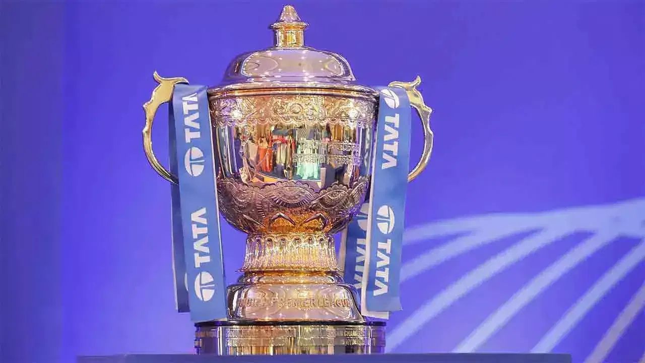 IPL 2025ની ફાઈનલ અગાઉ 25 મેના રોજ કોલકાતાના ઈડન ગાર્ડન્સ ખાતે રમવાની હતી. પરંતુ હવે નવા શેડ્યૂલ હેઠળ, IPL 2025ની ફાઈનલ 3 જૂને રમાશે. જોકે, તેમાં સ્થળ નક્કી કરવામાં આવ્યું નથી. 