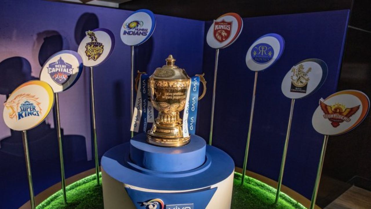 જ્યાં ભારત અને પાકિસ્તાન વચ્ચે તણાવની અસર ઓછી રહે. જે સુરક્ષિત વેન્યું છે. ત્યાં આઈપીએલની બધી મેચ રમાઈ શકે છે. આ પહેલા, જ્યારે કોરોના પછી IPL ભારતમાં પાછી આવી હતી, ત્યારે પણ મેચો ફક્ત થોડા સ્થળોએ જ રમાતી હતી. જેથી ખેલાડીઓએ શક્ય તેટલું ઓછું મુસાફરી કરવી પડે.