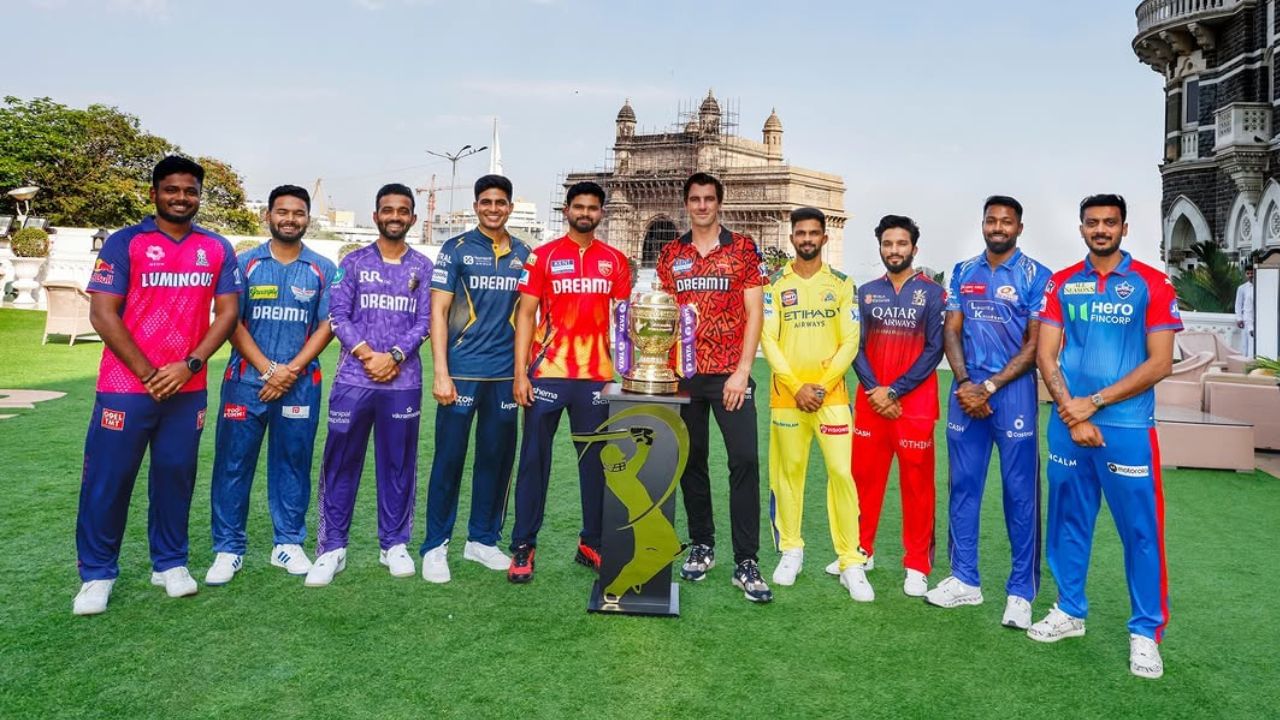 જો PBKS RR ને હરાવે અને DC GT ને હરાવે, તો કોઈપણ ટીમ હાલમાં સત્તાવાર રીતે ક્વોલિફાય થશે નહીં. આ જ કારણ છે કે ચાહકોની નજર આજે બંને મેચ પર ટકેલી છે. દરેક બોલ અને દરેક ઓવર પ્લેઓફનું ચિત્ર બદલી શકે છે.