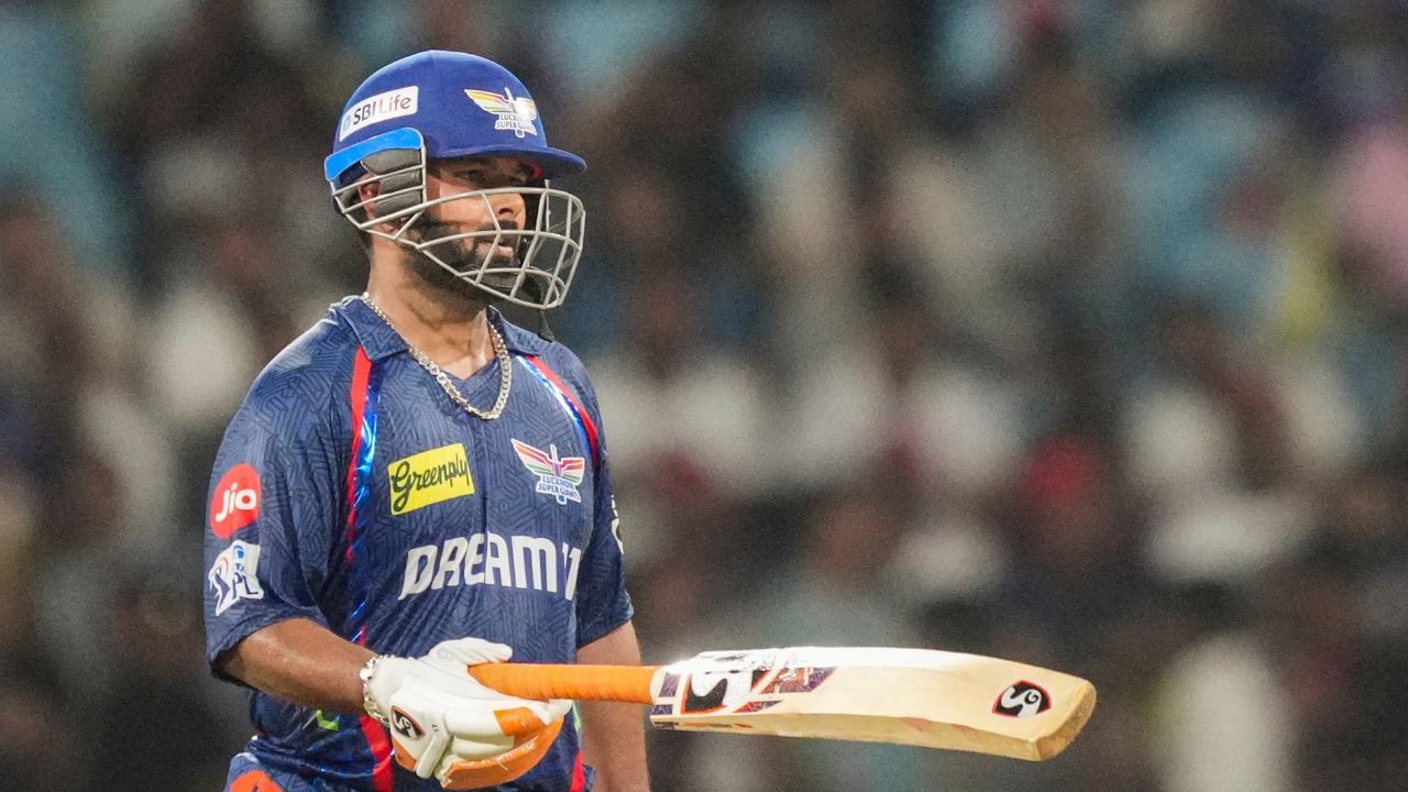 મેચનો હિરો જીતેશ શર્મા રહ્યો.33 બોલમાં 85 રનની ઈનિગ્સ રમનાર આરસીબીનો કેપ્ટન જીતેશ શર્માને પ્લેયર ઓફ ધ મેચ પસંદ કરવામાં આવ્યો હતો. આ ઈનિગ્સમાં તેમણે 6 સિક્સ અને 8 ચોગ્ગા ફટકાર્યા હતા. આ પહેલા ફિલ સાલ્ટ 30 અને વિરાટ કોહલી 54 રનની ઈનિગ્સ રમી હતી. મયંક અગ્રવાલે પણ 23 બોલમાં 41 રનની ઈનિગ્સ રમી હતી. આ જીત સાથે આરસીબી પોઈન્ટ ટેબલમાં બીજા સ્થાને રહી હતી.