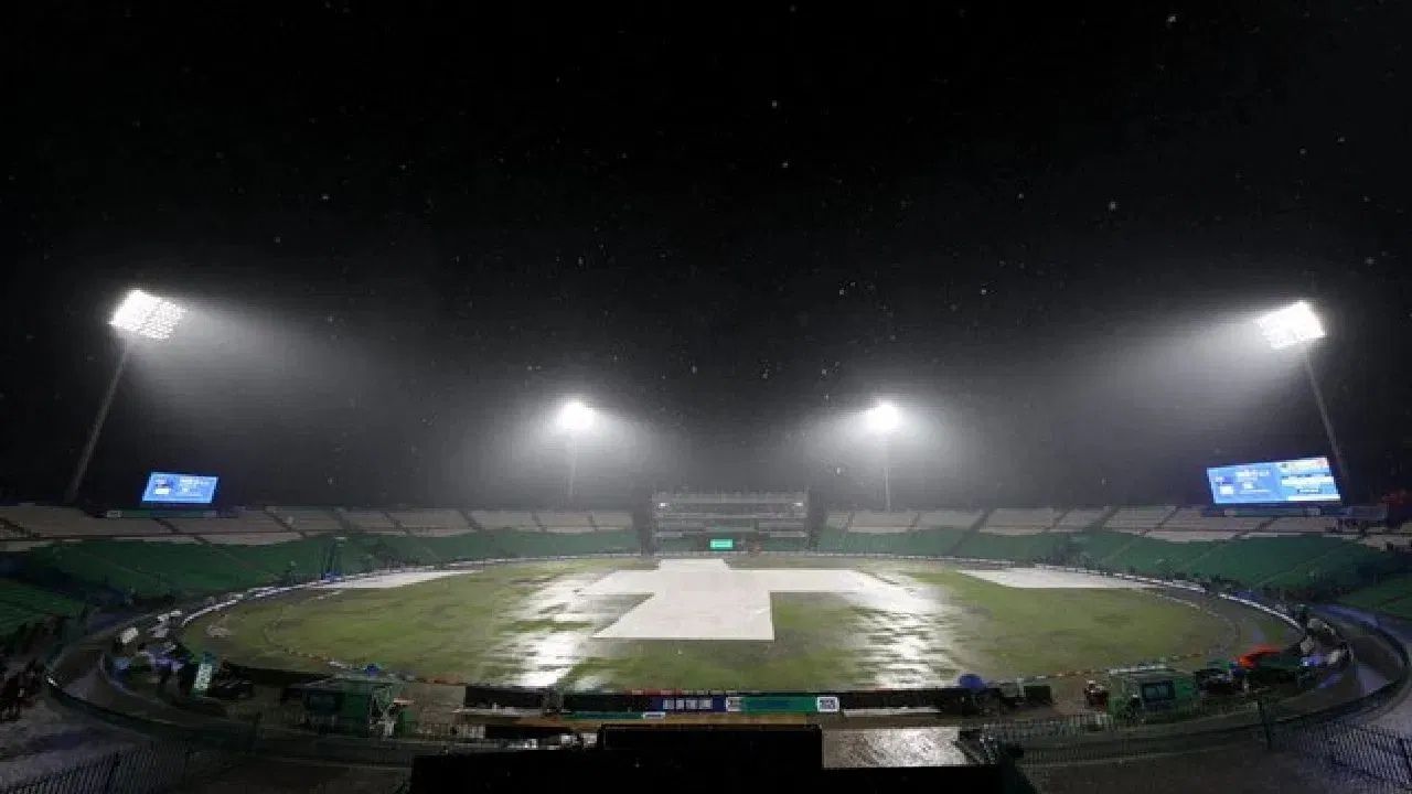 હવે પ્રશ્ન એ છે કે ફાઈનલનું સ્થળ કોલકાતાથી અમદાવાદ કેમ ખસેડાશે? તો પ્રાપ્ત માહિતી અનુસાર, આ પાછળનું એક મોટું કારણ ત્યાં બગડતી હવામાન પરિસ્થિતિઓ હોવાનું કહેવામાં આવી રહ્યું છે. કોલકાતામાં 3 જૂને આકાશ વાદળછાયું રહેશે અને વરસાદની પણ શક્યતા છે.