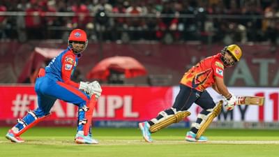 પાકિસ્તાન દ્વારા ભારત પર કરવામાં આવેલા હુમલાને ધ્યાનમાં રાખીને ધર્મશાલામાં દિલ્હી કેપિટલ્સ અને પંજાબ કિંગ્સ વચ્ચે રમાઈ રહેલી મેચ અધવચ્ચે જ રોકી દેવામાં આવી હતી. આ દરમિયાન એક તરફ જ્યાં વિદેશી ખેલાડીઓ ભારત છોડવા માંગે છે, ત્યાં બીજી તરફ, BCCI પણ તેમને સુરક્ષિત રીતે તેમના દેશમાં મોકલવાનો પ્રયાસ કરી રહ્યું છે.