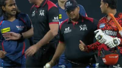 IPL 2025: અભિષેક શર્મા અને દિગ્વેશ રાઠી વચ્ચે લાઈવ મેચ દરમિયાન ઝપાઝપી થઈ, વચ્ચે આવ્યા અમ્પાયર