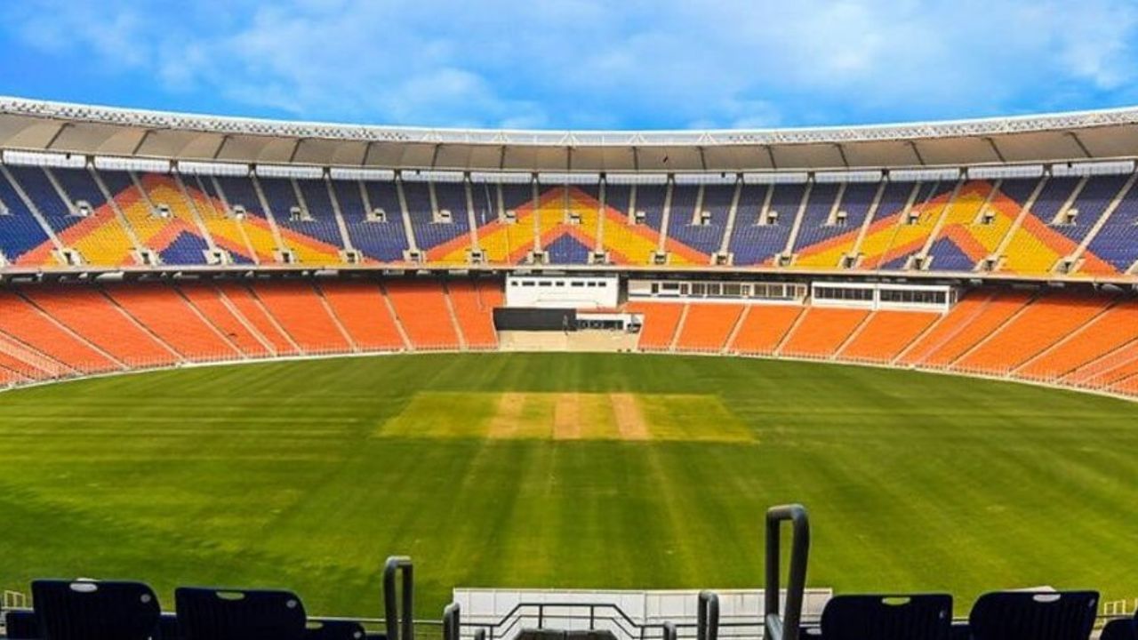  આરસીબીને ફાઇનલમાં પહોંચાડવામાં વિરાટ કોહલીએ મોટી ભૂમિકા ભજવી છે. હવે વિરાટ કોહલીની સાથે તેના ચાહકો પણ તેને સપોર્ટ કરવા પૈસા સામે જોઈ એવું લાગતું નથી.