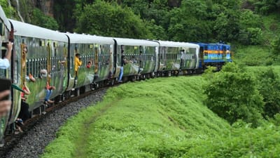  IRCTC ટૂર પેકેજ દ્વારા મુસાફરી કરવી પણ વધુ સુરક્ષિત છે, ખાસ કરીને વરિષ્ઠ નાગરિકો અને બાળકો ધરાવતા પરિવારો માટે. જો તમે આ પેકેજો દ્વારા દર્શન કરવા જાઓ છો, તો તમારે મંદિરની આસપાસ હોટેલ શોધવાની જરૂર નથી. IRCTCના આ પેકેજ વિશે વધુ માહિતી જાણીએ.
