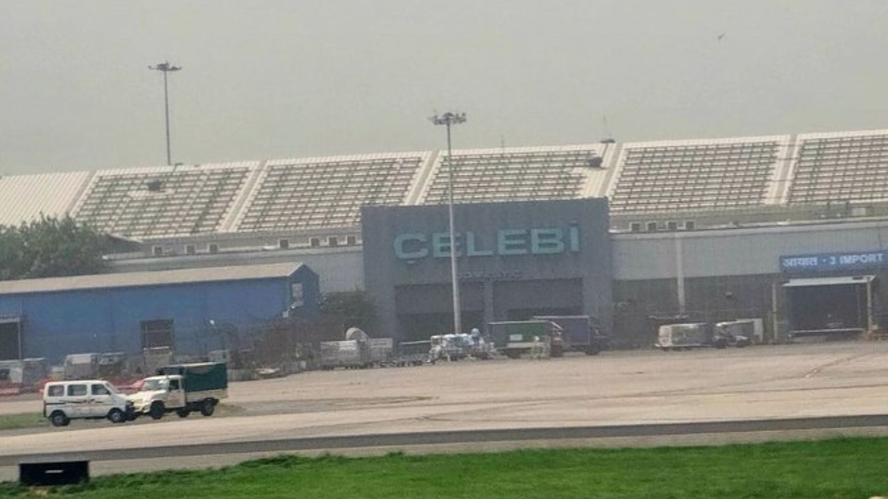 મુંબઈ એરપોર્ટ પર સેલેબી લગભગ 70 ટકા ગ્રાઉન્ડ ઓપરેશન્સનું સંચાલન કરે છે. આમાં મુસાફરોની સેવાઓ, લોડ કંટ્રોલ, ફ્લાઇટ કામગીરી, કાર્ગો અને પોસ્ટલ સેવાઓ, વેરહાઉસિંગ અને પુલ કામગીરીનો સમાવેશ થાય છે.