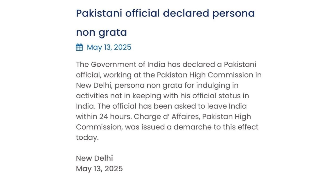 સરકારી સૂત્રોના જણાવ્યા અનુસાર, અધિકારીને 24 કલાકની અંદર ભારત છોડવાનો નિર્દેશ આપવામાં આવ્યો છે. ઉપરાંત, આ સંદર્ભમાં પાકિસ્તાન હાઈ કમિશનના ચાર્જ ડી'અફેર્સને એક મજબૂત સત્તાવાર ડિમાર્ચ સુપરત કરવામાં આવ્યું હતું.
