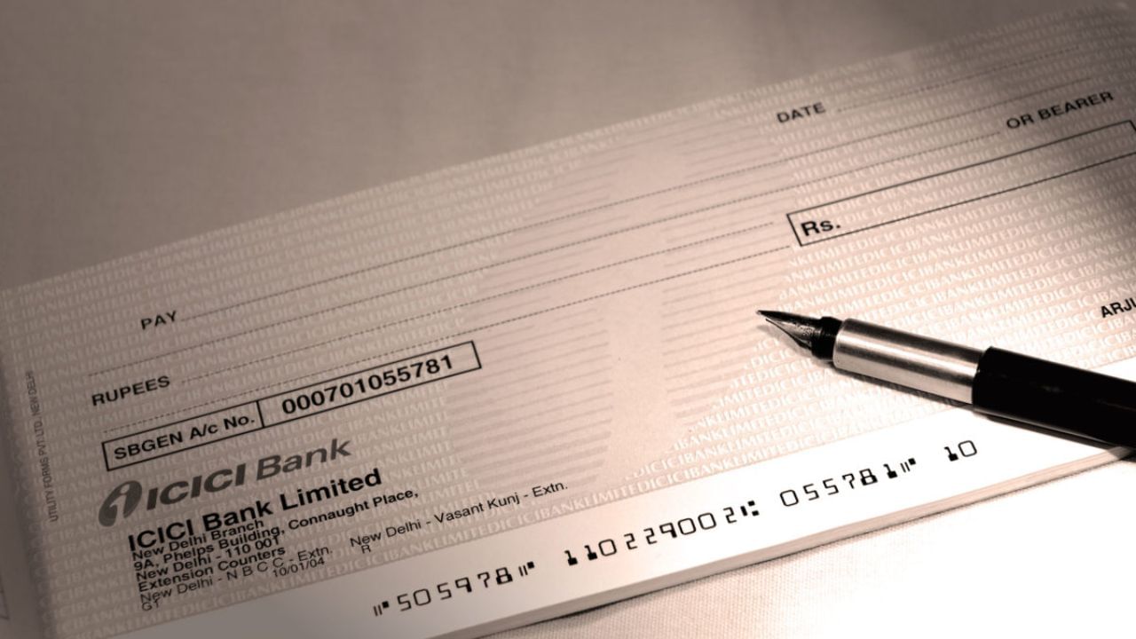 આ ફેરફાર શા માટે જરૂરી હતો?: છેલ્લા કેટલાક વર્ષોમાં ચેક બાઉન્સના કેસોમાં ઝડપથી વધારો થયો છે. આનાથી માત્ર વ્યવહારોની વિશ્વસનીયતા પર અસર થતી નથી, પરંતુ વ્યવસાયો અને સામાન્ય લોકો બંનેની નાણાકીય પરિસ્થિતિ પર પણ દબાણ આવે છે. આ સમસ્યાઓને ધ્યાનમાં રાખીને સરકારે આ કડક પગલું ભર્યું છે.
