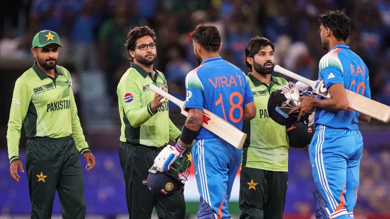 ભારત-પાકિસ્તાન મેચ ક્રિકેટની દુનિયામાં સૌથી વધુ જોવાયેલી મેચોમાંની એક છે. આવી સ્થિતિમાં, જો BCCI પોતાનું નામ પાછું ખેંચે છે તો તેની સીધી અસર PCBની આવક પર પડશે. એવો અંદાજ છે કે ભારતના આ પગલાને કારણે PCBને 165 થી 220 કરોડ રૂપિયાનું નુકસાન થઈ શકે છે. ભારત વિના, ટુર્નામેન્ટની કમાણીમાં ભારે ઘટાડો થઈ શકે છે.