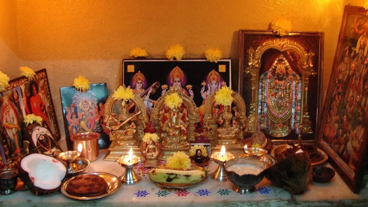 (Disclaimer - આ લેખમાં સમાવિષ્ટ કોઈપણ માહિતી/સામગ્રી/ગણતરીની ચોકસાઈ અથવા વિશ્વસનીયતાની ખાતરી આપવામાં આવતી નથી. આ માહિતી વિવિધ માધ્યમો/જ્યોતિષીઓ/ઉપદેશો/માન્યતાઓ/ધાર્મિક ગ્રંથોમાંથી એકત્રિત કરીને તમારા સુધી પહોંચાડવામાં આવી છે. અમારો ઉદ્દેશ્ય ફક્ત માહિતી પહોંચાડવાનો છે. વાંચકોએ તેને ફક્ત માહિતી તરીકે જ માનવી જોઈએ. આ ઉપરાંત તેના કોઈપણ ઉપયોગ માટે વાંચકો પોતે જવાબદાર રહેશે.)(All Image Symbolic)
