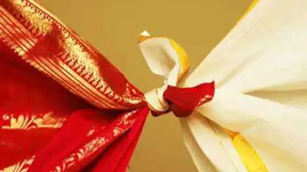 ધન: સંપત્તિનો અર્થ એ છે કે કન્યા અને વરરાજાને તેમની કોઈપણ આવક, ખર્ચ અથવા મિલકત પર સમાન અધિકાર રહેશે. આ ઉપરાંત, બંનેએ એકબીજા સાથે સુમેળમાં કામ કરવું પડશે.
