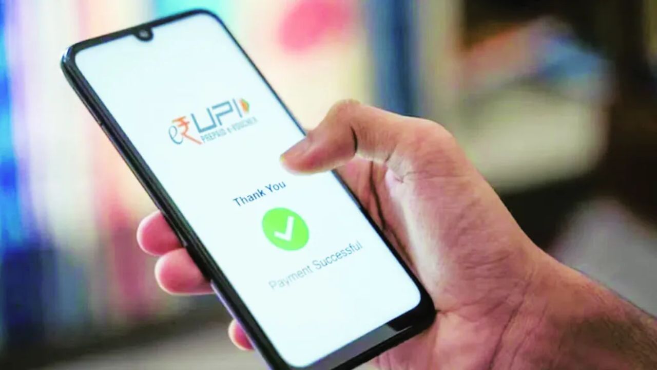 પેમેન્ટ એપ્લિકેશન્સ અને બેંકોને તેમના સર્વરો તથા API પ્રતિસાદ વધુ ઝડપી કરવાનો નિર્દેશ મળ્યો છે જેથી વપરાશકર્તાને વિલંબ વિના સેવા મળે. (Credits: - Canva)