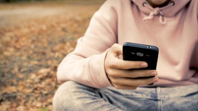 આજના સમયમાં, ઇન્ટરનેટ આપણા જીવનનો એક આવશ્યક ભાગ બની ગયું છે. આપણે દરરોજ વોટ્સએપ, ઇન્સ્ટાગ્રામ, ફેસબુક અને યુટ્યુબ જેવા સોશિયલ મીડિયાનો ઉપયોગ કરીએ છીએ. પરંતુ શું તમે જાણો છો કે ભારતમાં ઇન્ટરનેટ ખૂબ સસ્તું છે, પણ પાકિસ્તાનમાં  ઈન્ટરનેટ માટે કેટલા રુપિયા આપવા પડે છે, ચાલો જાણીએ