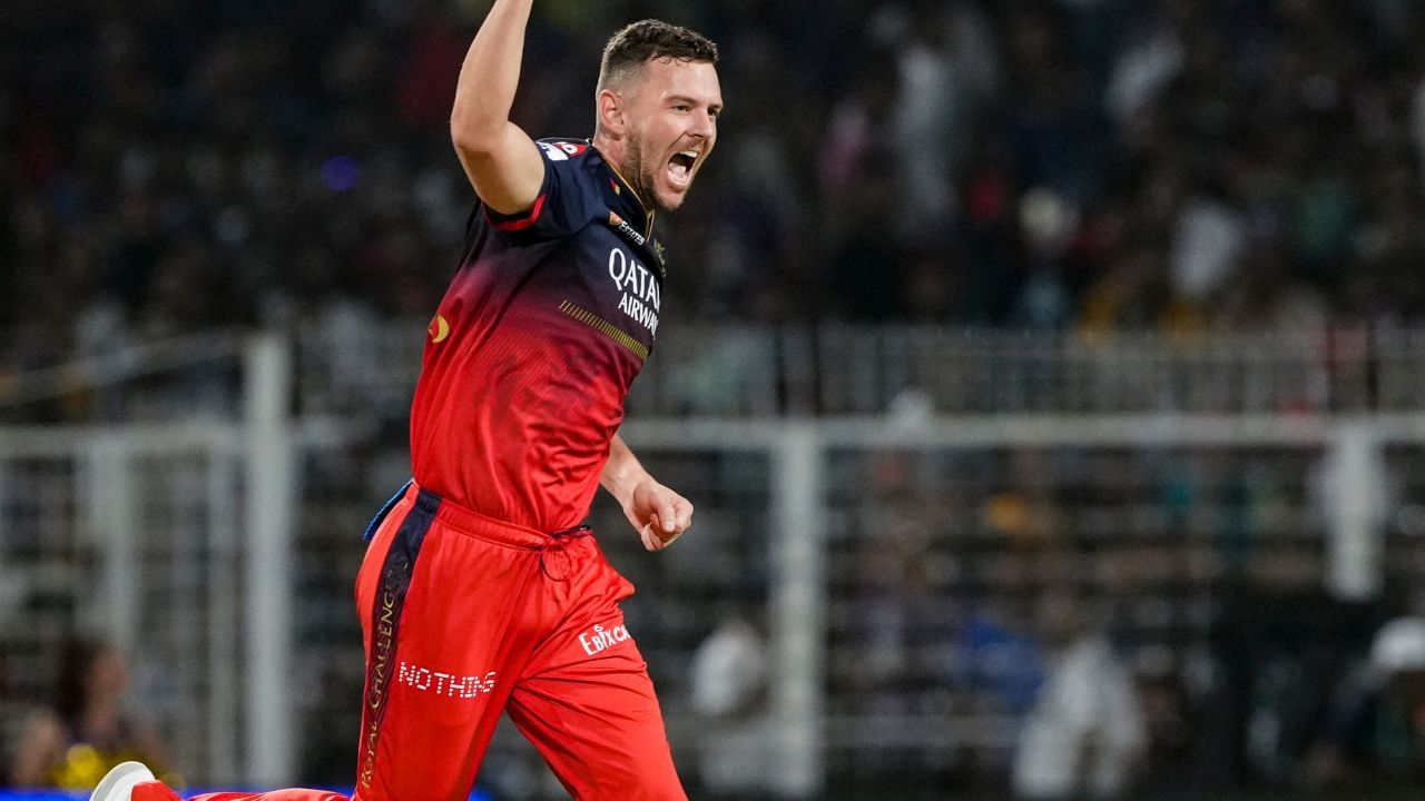 તે IPL 2025માં RCBનો સૌથી સફળ બોલર છે. ટુર્નામેન્ટ સ્થગિત થયા પહેલા હેઝલવુડે 10 મેચમાં 18 વિકેટ લીધી છે. તે ઓરેન્જ કેપ રેસમાં ત્રીજા સ્થાને છે. તેની ગેરહાજરીથી RCBને મોટું નુકસાન થઈ શકે છે. ફક્ત ગુજરાત ટાઈટન્સનો પ્રસિદ્ધ કૃષ્ણા અને ચેન્નાઈ સુપર કિંગ્સનો નૂર અહેમદ જ તેમનાથી આગળ હતા. બંનેના નામે 20-20 વિકેટ છે. (All Photo Credit : PTI)