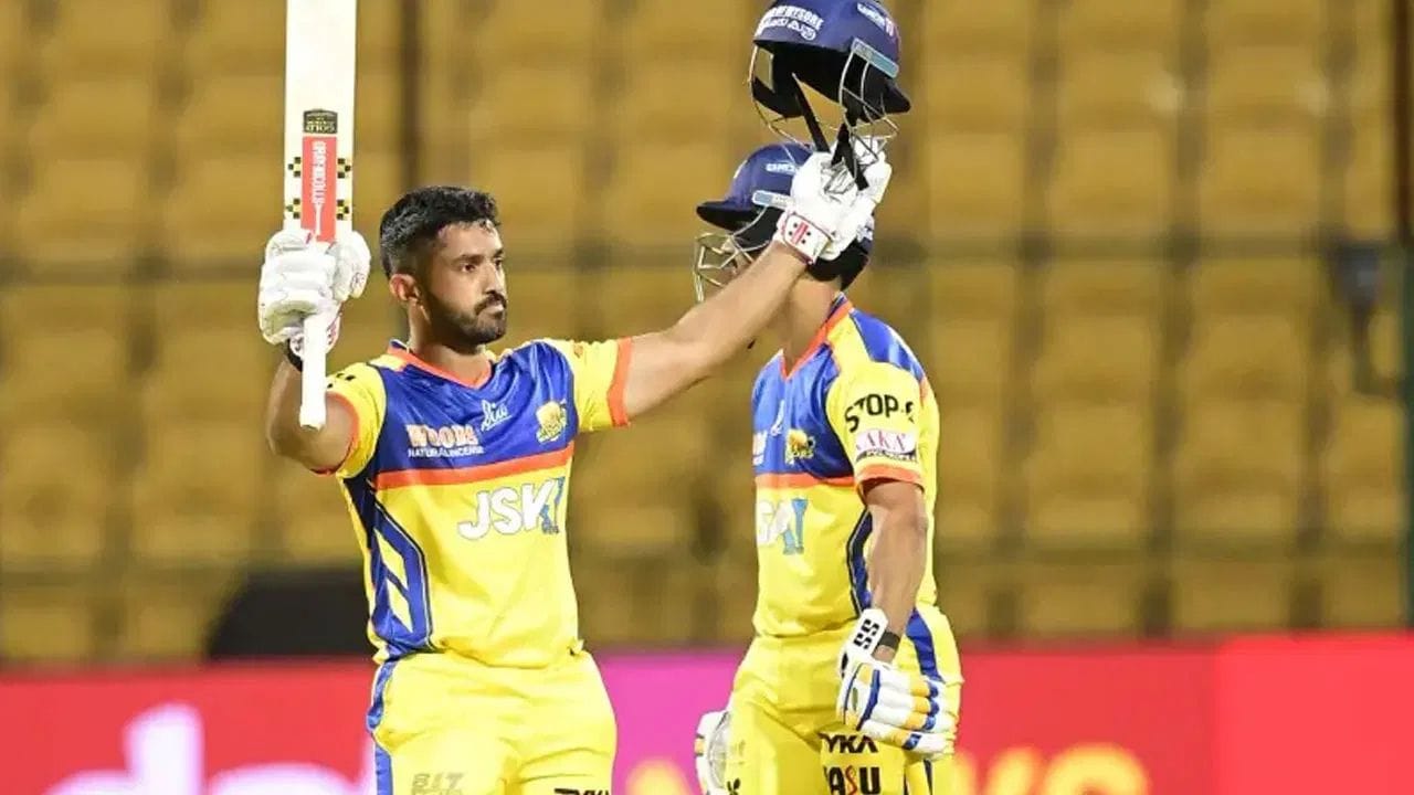 કરુણ નાયરે રણજી ટ્રોફી 2024-25 સિઝનમાં વિદર્ભની જીતમાં મહત્વપૂર્ણ ભૂમિકા ભજવી હતી. તે આખી સિઝનમાં સૌથી વધુ રન બનાવનારા ખેલાડીઓમાં ચોથા ક્રમે હતો. તેણે 16 ઈનિંગ્સમાં 53.93ની સરેરાશથી 863 રન બનાવ્યા, જેમાં 4 સદી અને 2 અડધી સદીનો સમાવેશ થાય છે.