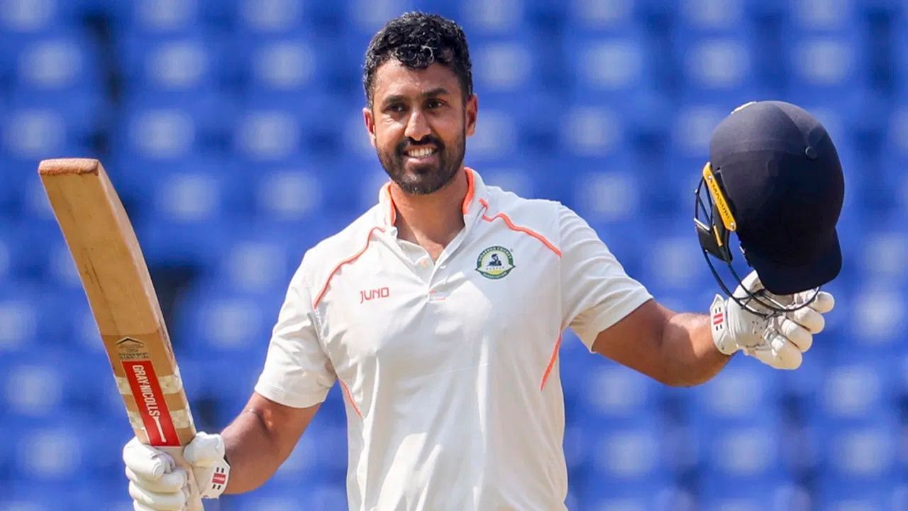 આ પહેલા, તેણે 2024-25માં સ્થાનિક ODI ટુર્નામેન્ટ વિજય હજારે ટ્રોફીની ફાઈનલમાં પોતાની ટીમની જીતમાં મહત્વપૂર્ણ ભૂમિકા ભજવી હતી. તે ટુર્નામેન્ટનો સૌથી વધુ રન બનાવનાર ખેલાડી હતો. 33 વર્ષીય નાયરે 8 ઇનિંગ્સમાં 5 સદી અને 1 અડધી સદી સાથે 389.50ની સરેરાશ અને 124.04ના સ્ટ્રાઈક રેટથી 779 રન બનાવ્યા હતા.